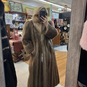 Full length luxurious so soft Beaver coat! Pelt is thick Brown Fur Coat